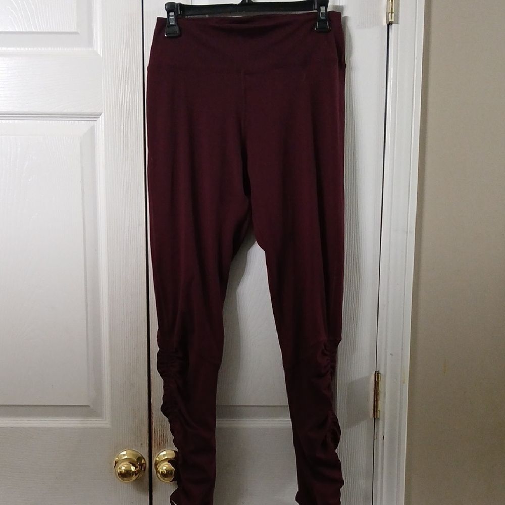 Pink Victoria's Secret Ultimate yoga workout deep maroon leggings Sz L NWOT